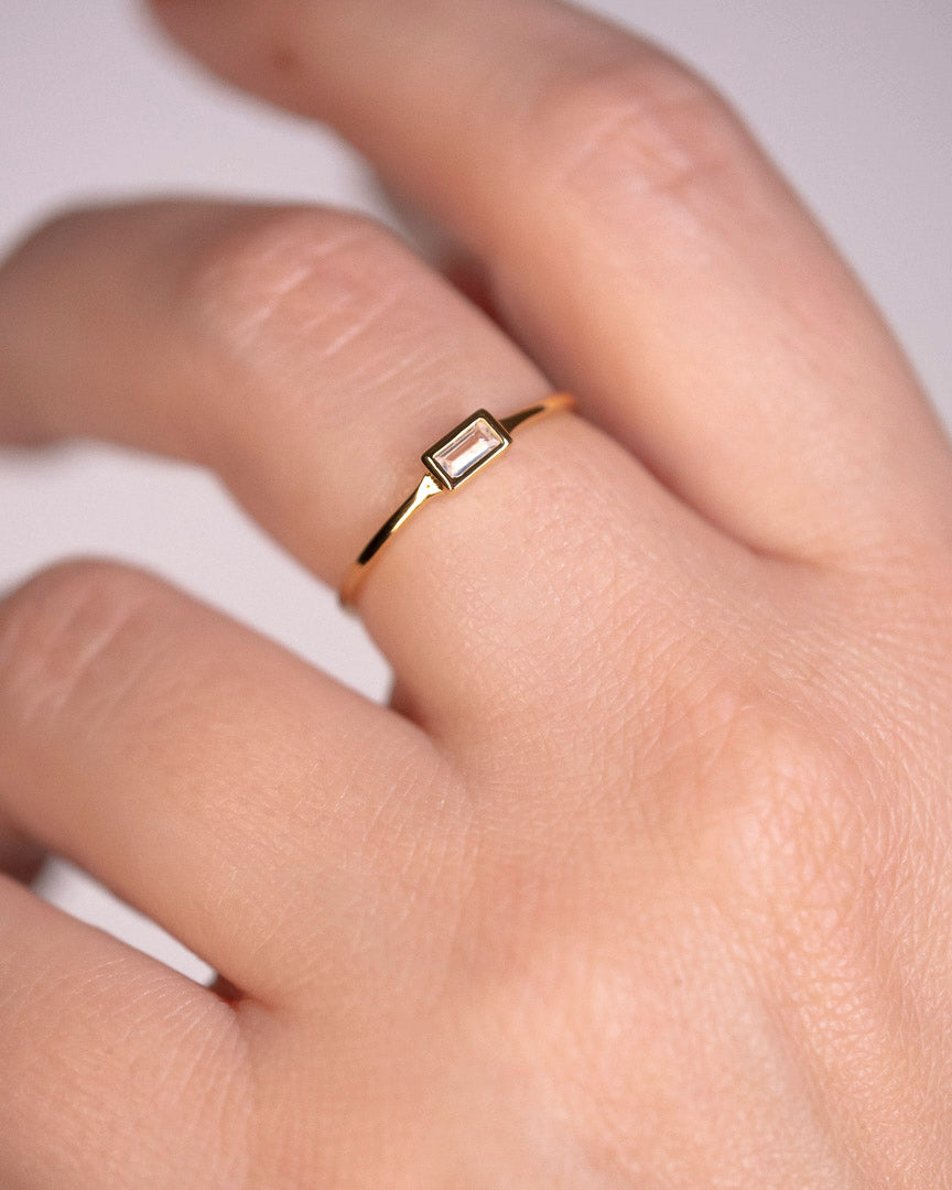 Gold band ring with rectangle zirconia